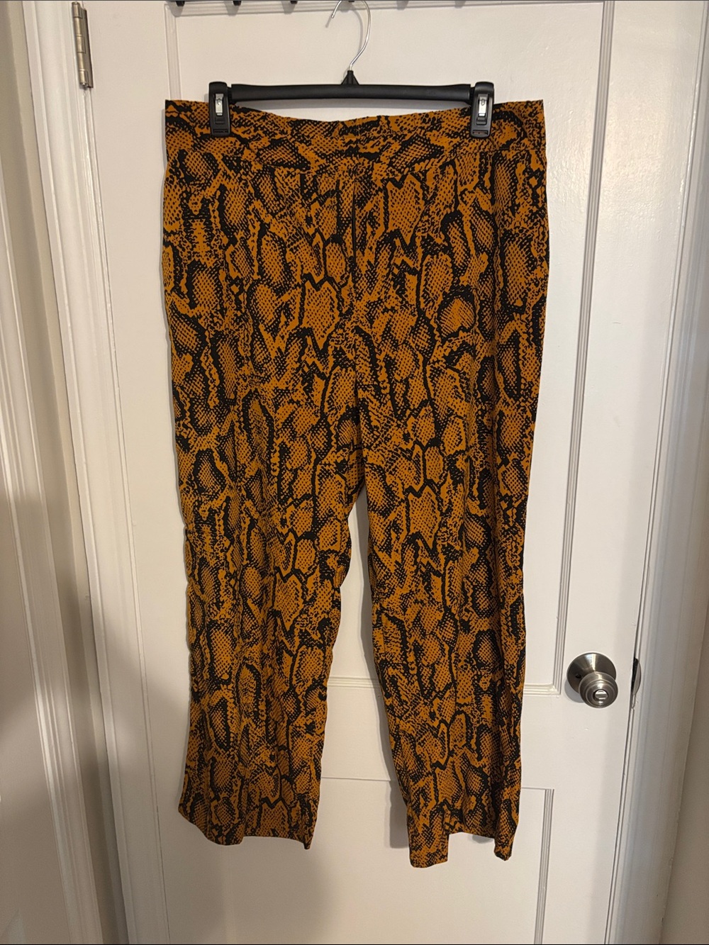 Thalia Sodi Black & Mustard Printed Pants